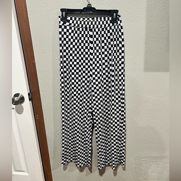 Pants - Chic Checkered Wide-Leg Pants Stretchy Material Size L EUC Trendy
